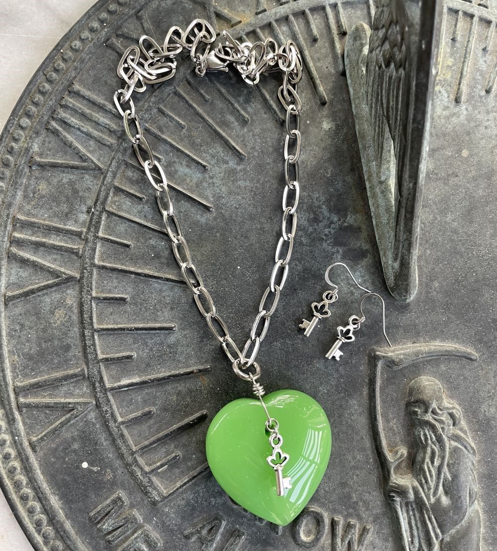 Key to My Heart Green Calcite Choker Set