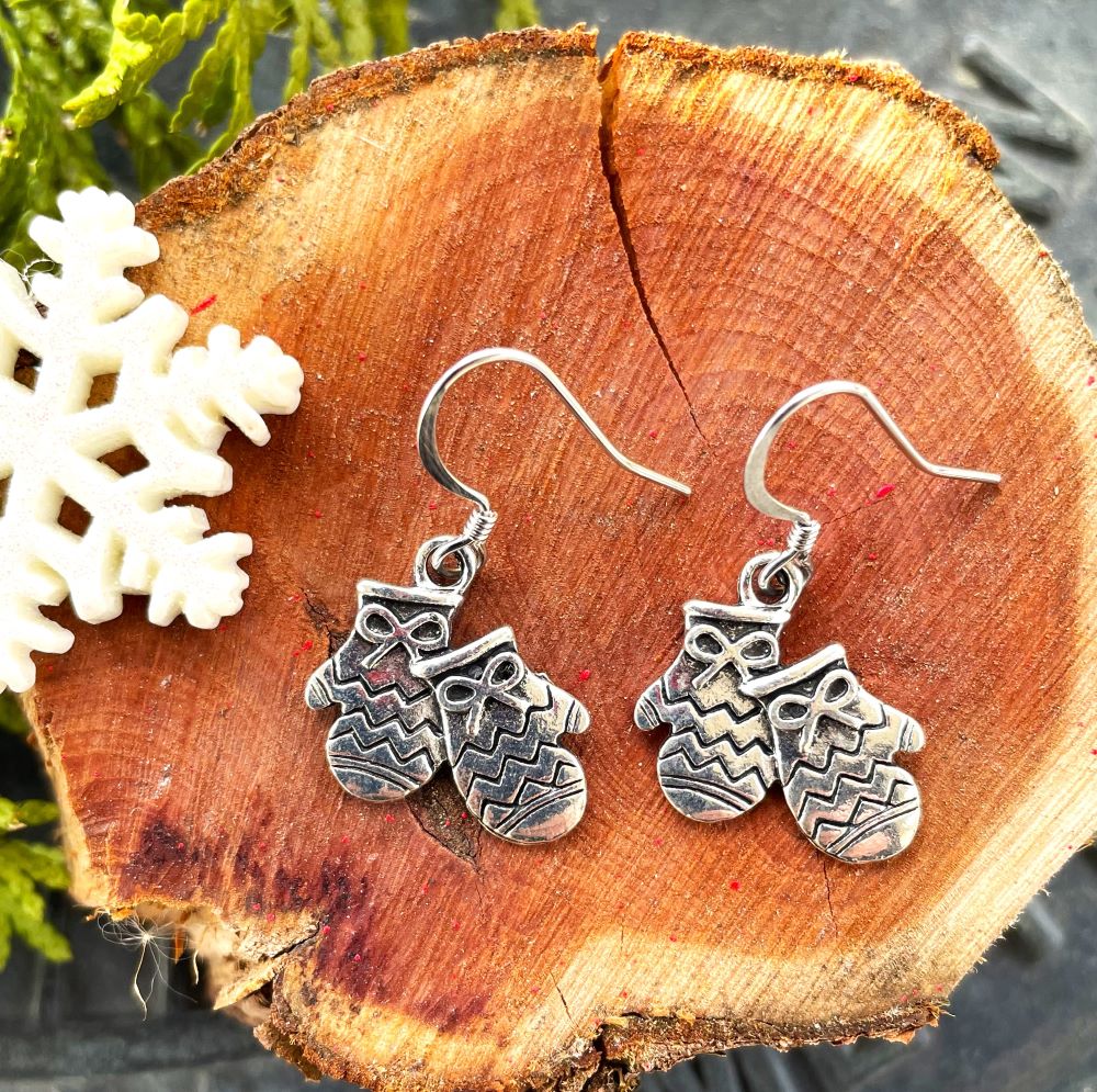 Mistletoe Mittens Earrings
